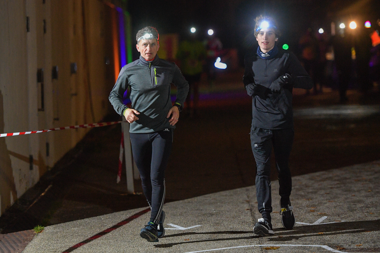 Bestzeitmarathon München - der Lauf gegen die Gesetze der Physik am 30.10.2021 in München Riem.
Fotograf
Hannes Magerstaedt
hannes@magerstaedt.de
Tel. +491728178700