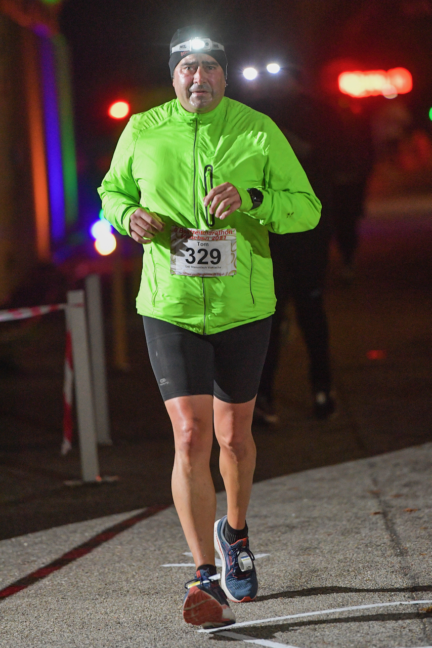 Bestzeitmarathon München - der Lauf gegen die Gesetze der Physik am 30.10.2021 in München Riem.
Fotograf
Hannes Magerstaedt
hannes@magerstaedt.de
Tel. +491728178700