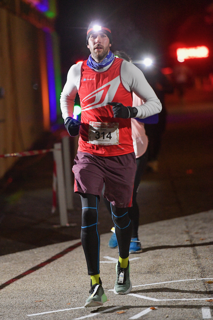 Bestzeitmarathon München - der Lauf gegen die Gesetze der Physik am 30.10.2021 in München Riem.
Fotograf
Hannes Magerstaedt
hannes@magerstaedt.de
Tel. +491728178700