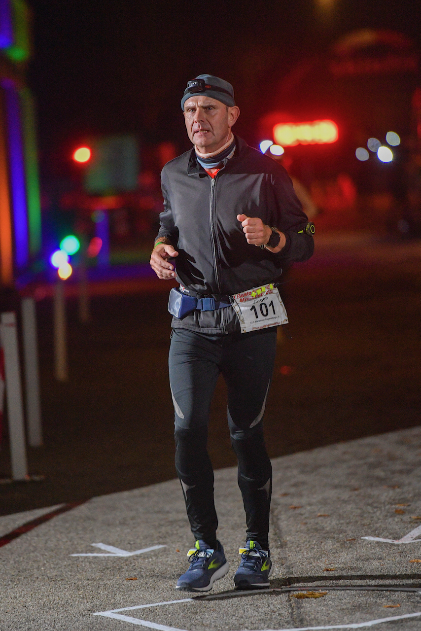 Bestzeitmarathon München - der Lauf gegen die Gesetze der Physik am 30.10.2021 in München Riem.
Fotograf
Hannes Magerstaedt
hannes@magerstaedt.de
Tel. +491728178700