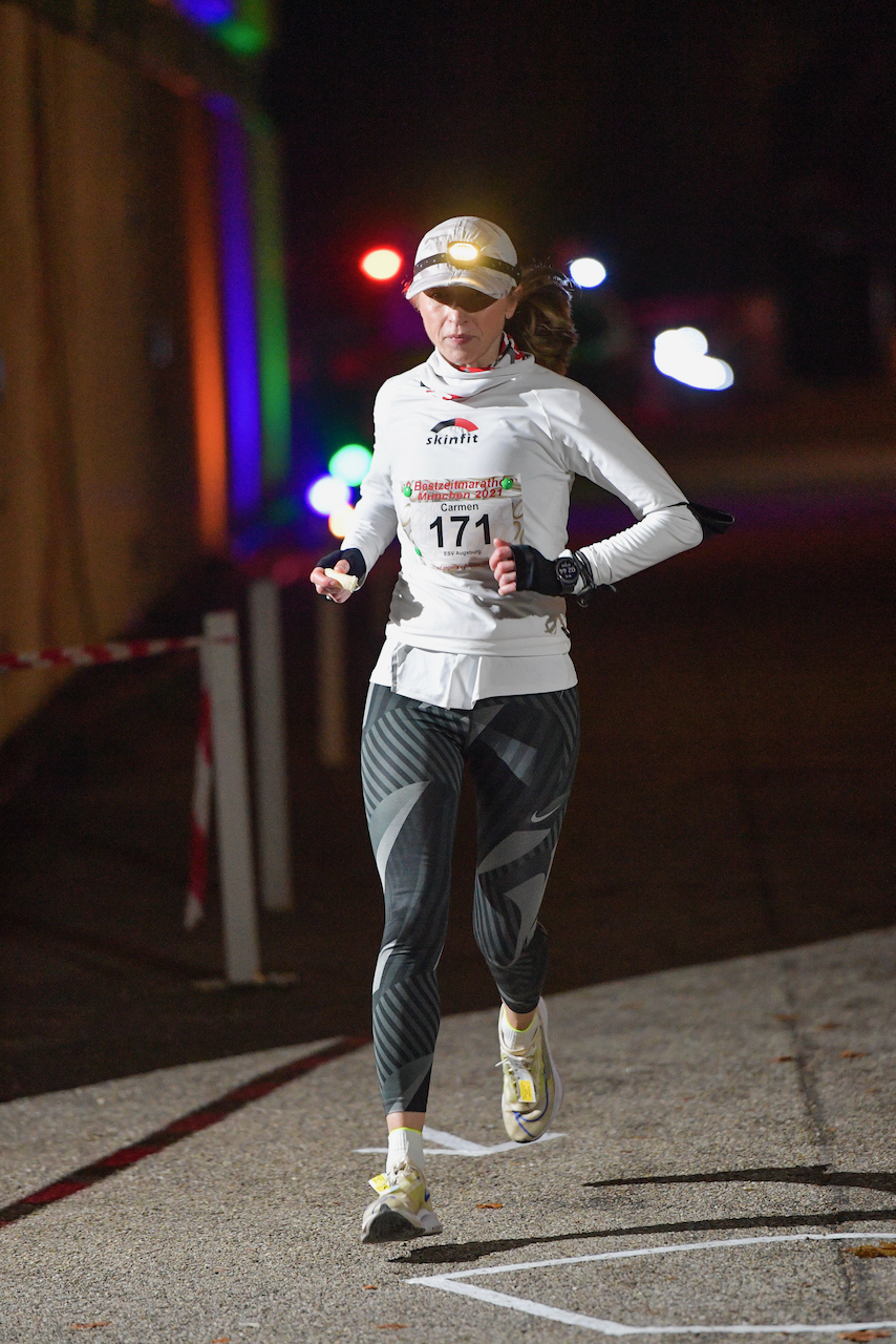 Bestzeitmarathon München - der Lauf gegen die Gesetze der Physik am 30.10.2021 in München Riem.
Fotograf
Hannes Magerstaedt
hannes@magerstaedt.de
Tel. +491728178700