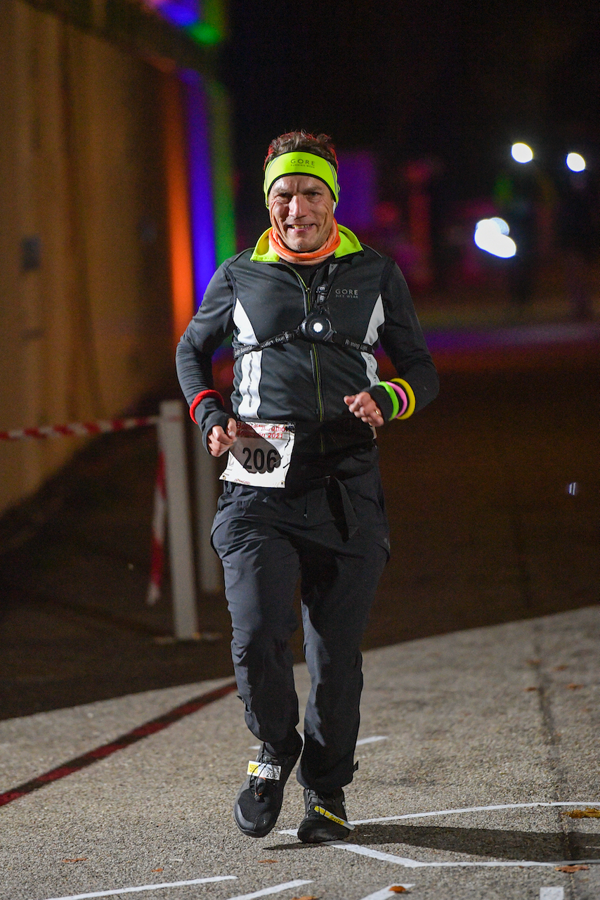 Bestzeitmarathon München - der Lauf gegen die Gesetze der Physik am 30.10.2021 in München Riem.
Fotograf
Hannes Magerstaedt
hannes@magerstaedt.de
Tel. +491728178700