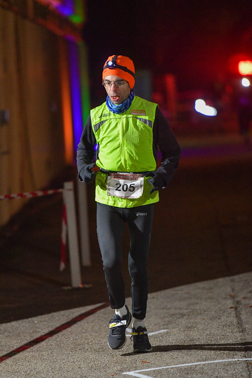 Bestzeitmarathon München - der Lauf gegen die Gesetze der Physik am 30.10.2021 in München Riem.
Fotograf
Hannes Magerstaedt
hannes@magerstaedt.de
Tel. +491728178700