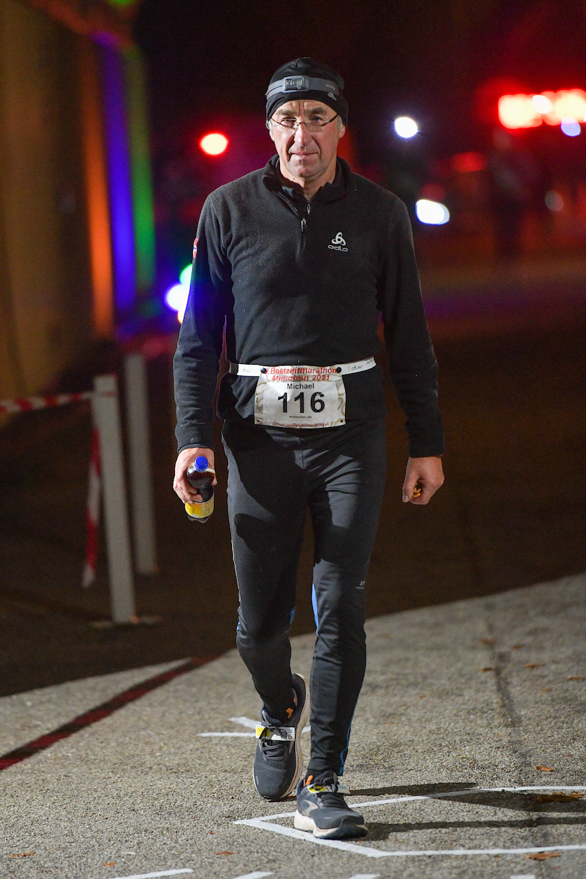 Bestzeitmarathon München - der Lauf gegen die Gesetze der Physik am 30.10.2021 in München Riem.
Fotograf
Hannes Magerstaedt
hannes@magerstaedt.de
Tel. +491728178700