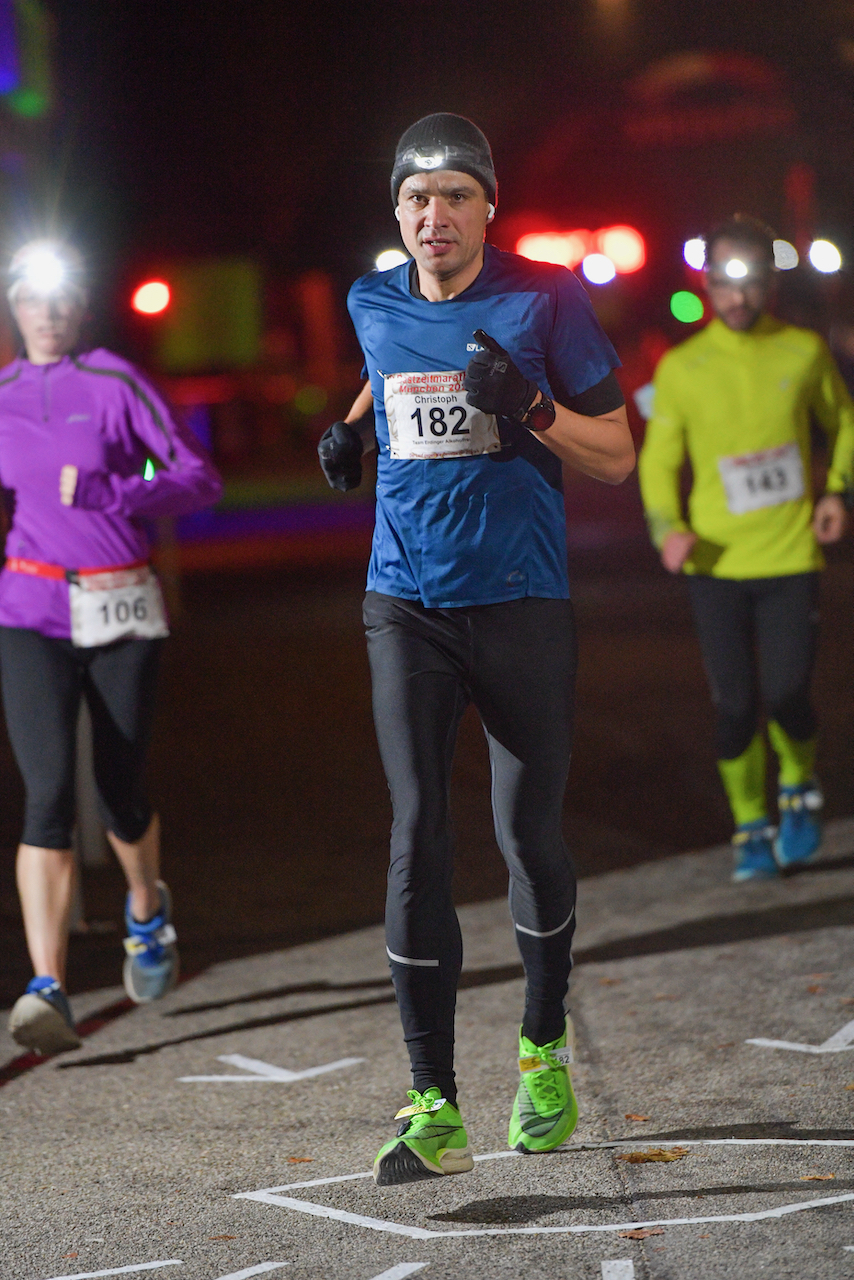 Bestzeitmarathon München - der Lauf gegen die Gesetze der Physik am 30.10.2021 in München Riem.
Fotograf
Hannes Magerstaedt
hannes@magerstaedt.de
Tel. +491728178700