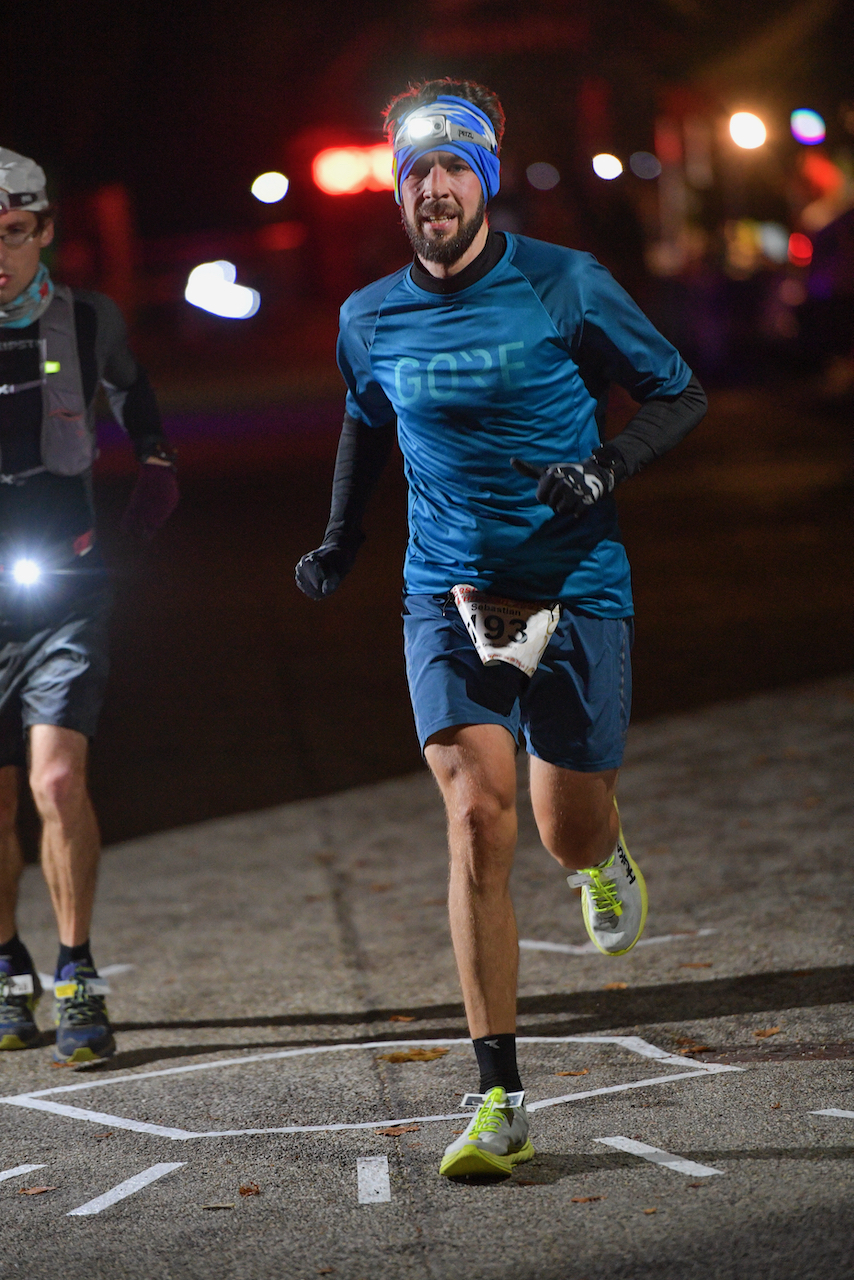 Bestzeitmarathon München - der Lauf gegen die Gesetze der Physik am 30.10.2021 in München Riem.
Fotograf
Hannes Magerstaedt
hannes@magerstaedt.de
Tel. +491728178700