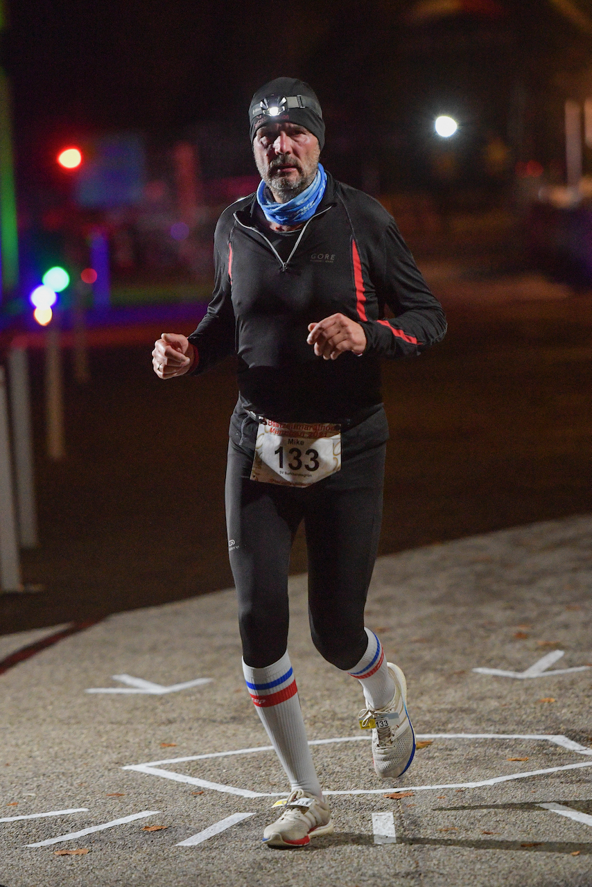 Bestzeitmarathon München - der Lauf gegen die Gesetze der Physik am 30.10.2021 in München Riem.
Fotograf
Hannes Magerstaedt
hannes@magerstaedt.de
Tel. +491728178700