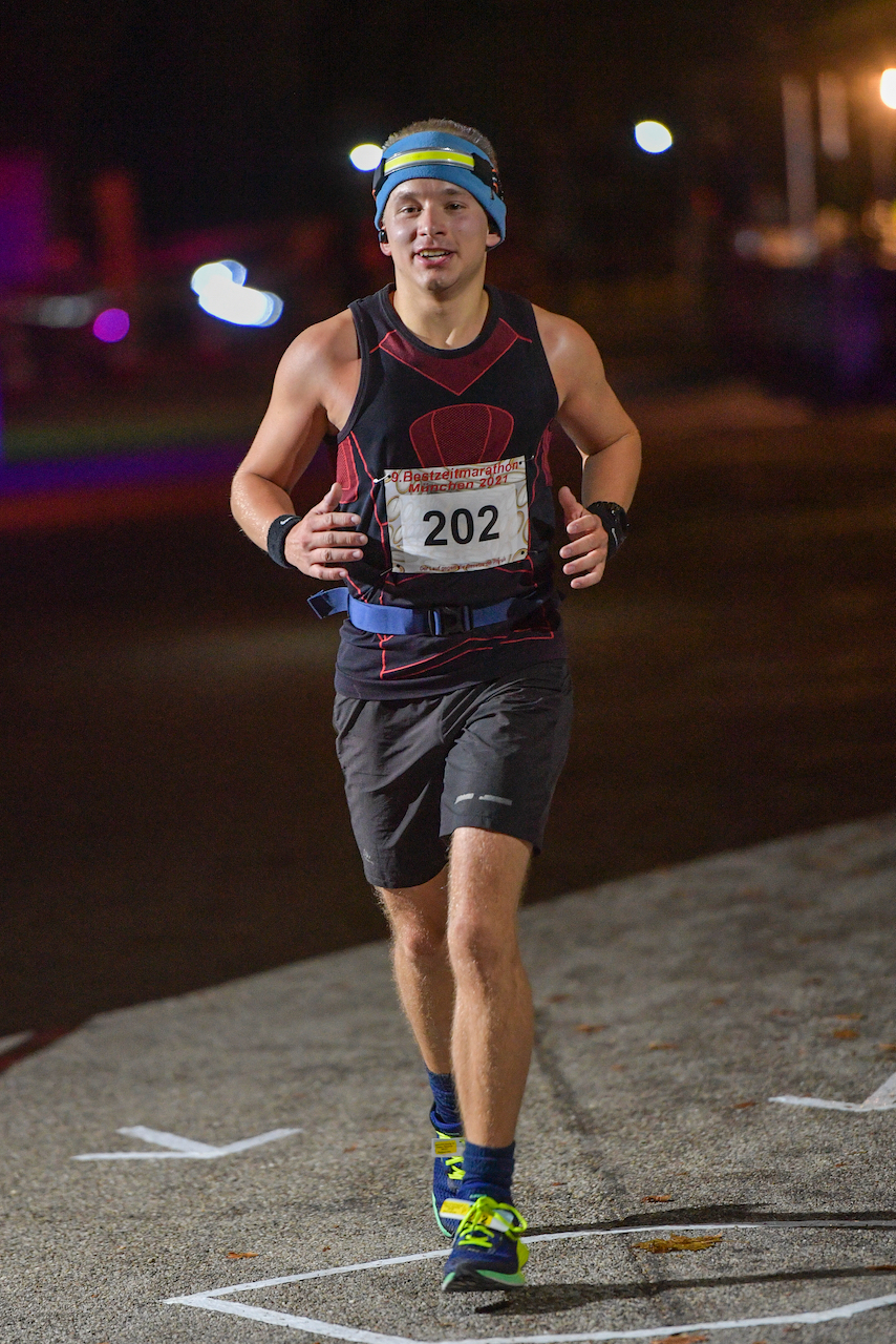 Bestzeitmarathon München - der Lauf gegen die Gesetze der Physik am 30.10.2021 in München Riem.
Fotograf
Hannes Magerstaedt
hannes@magerstaedt.de
Tel. +491728178700