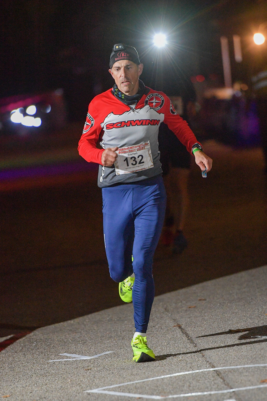 Bestzeitmarathon München - der Lauf gegen die Gesetze der Physik am 30.10.2021 in München Riem.FotografHannes Magerstaedthannes@magerstaedt.deTel. +491728178700