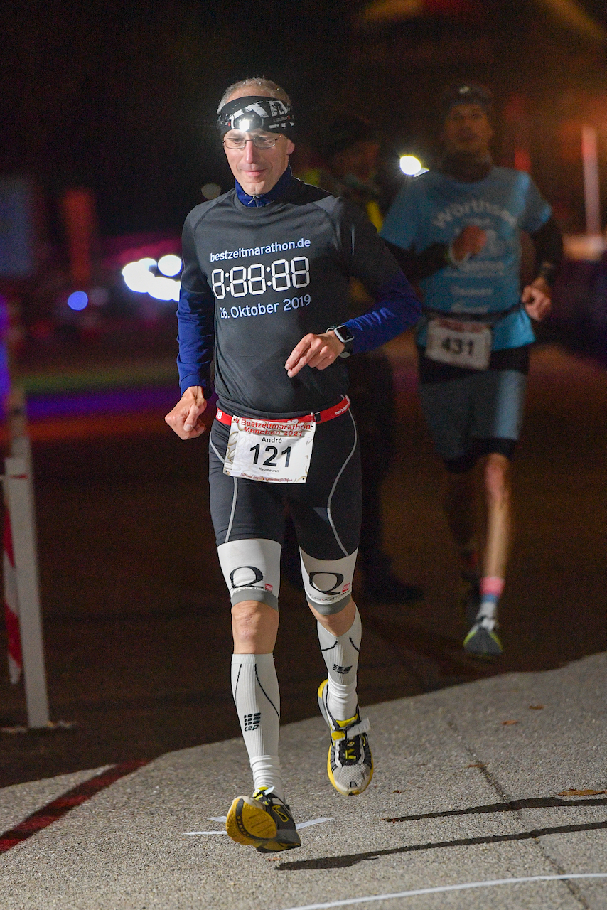 Bestzeitmarathon München - der Lauf gegen die Gesetze der Physik am 30.10.2021 in München Riem.FotografHannes Magerstaedthannes@magerstaedt.deTel. +491728178700