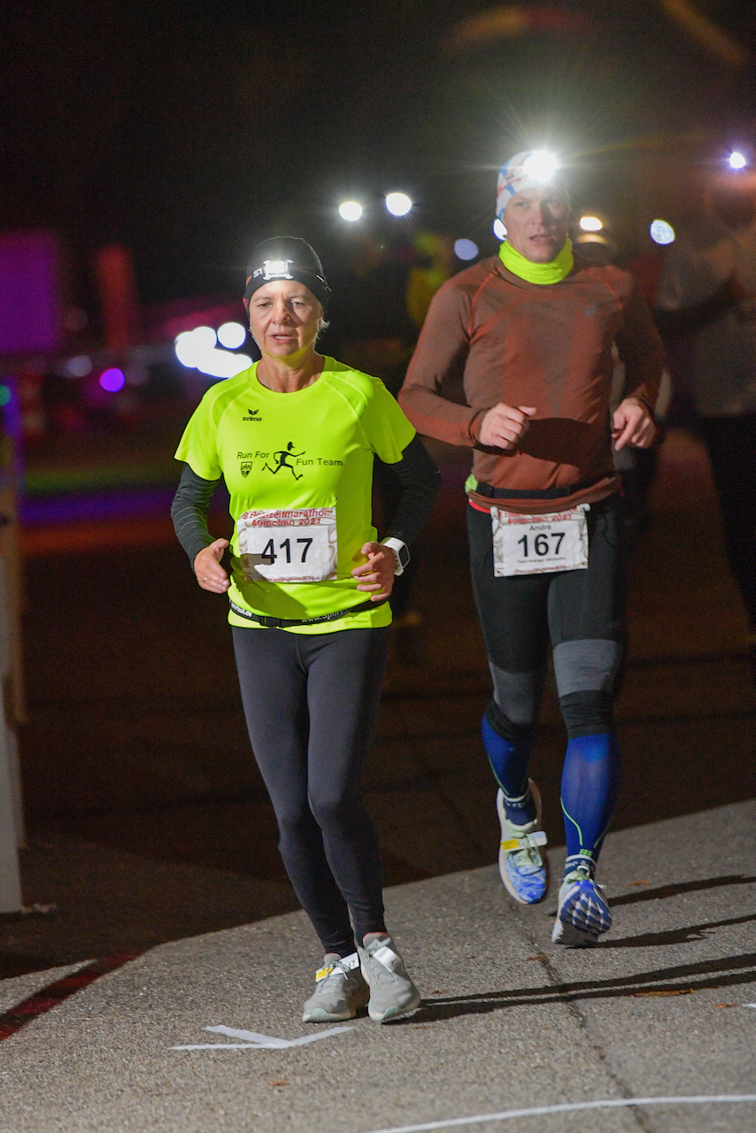 Bestzeitmarathon München - der Lauf gegen die Gesetze der Physik am 30.10.2021 in München Riem.
Fotograf
Hannes Magerstaedt
hannes@magerstaedt.de
Tel. +491728178700