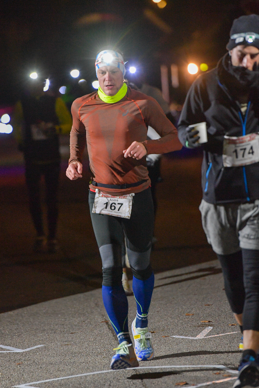 Bestzeitmarathon München - der Lauf gegen die Gesetze der Physik am 30.10.2021 in München Riem.
Fotograf
Hannes Magerstaedt
hannes@magerstaedt.de
Tel. +491728178700