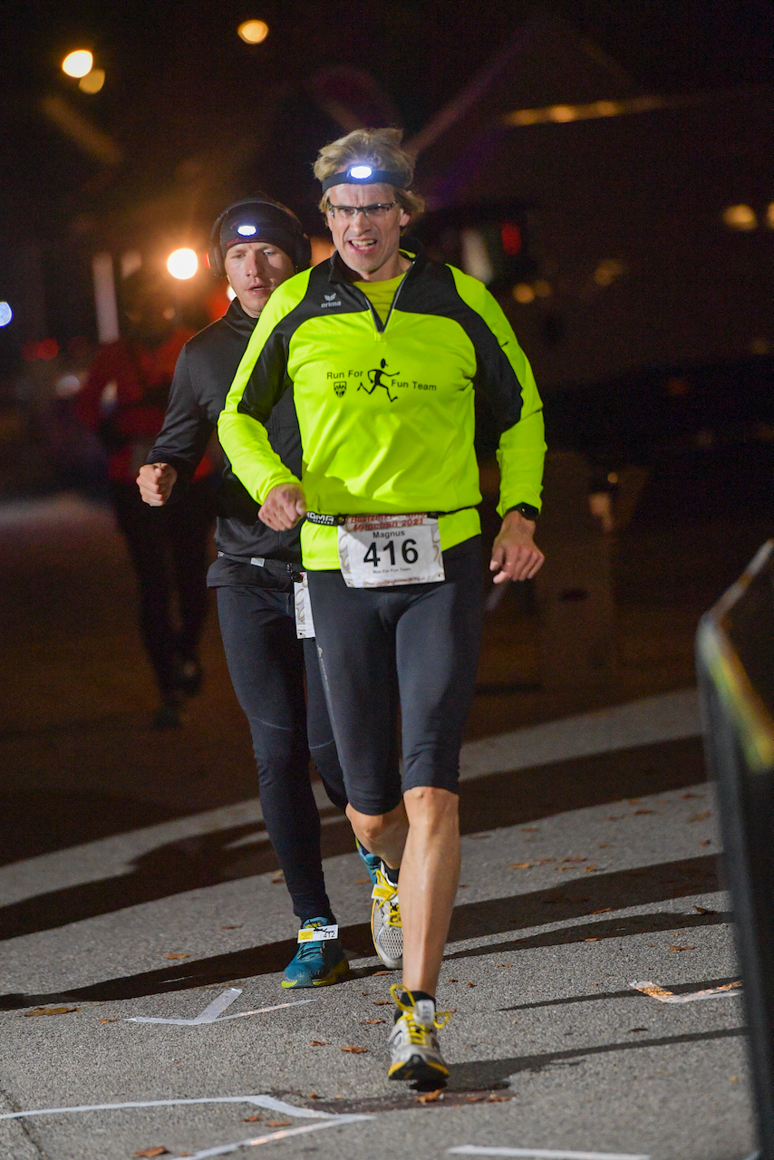 Bestzeitmarathon München - der Lauf gegen die Gesetze der Physik am 30.10.2021 in München Riem.
Fotograf
Hannes Magerstaedt
hannes@magerstaedt.de
Tel. +491728178700