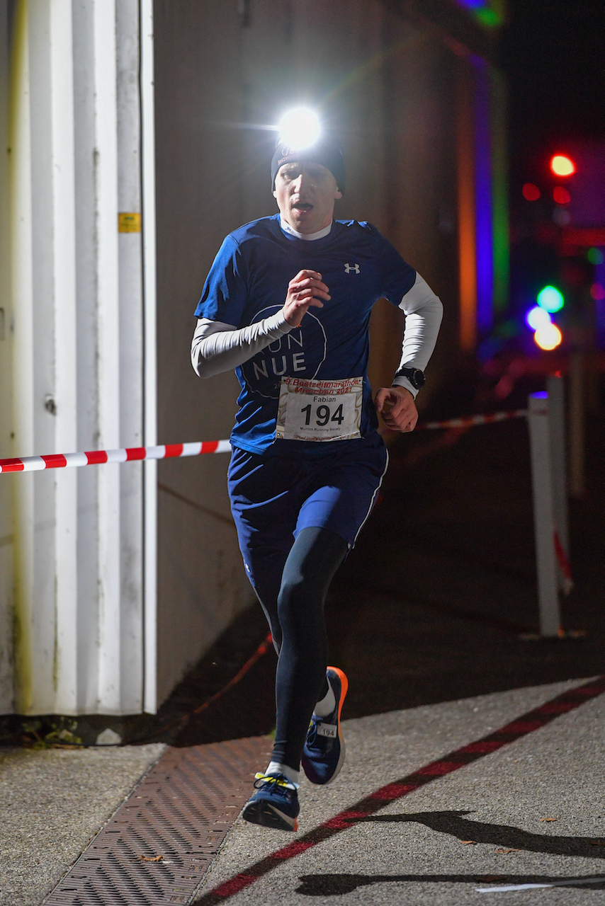 Bestzeitmarathon München - der Lauf gegen die Gesetze der Physik am 30.10.2021 in München Riem.
Fotograf
Hannes Magerstaedt
hannes@magerstaedt.de
Tel. +491728178700