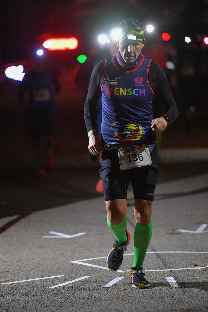 Bestzeitmarathon München - der Lauf gegen die Gesetze der Physik am 30.10.2021 in München Riem.
Fotograf
Hannes Magerstaedt
hannes@magerstaedt.de
Tel. +491728178700