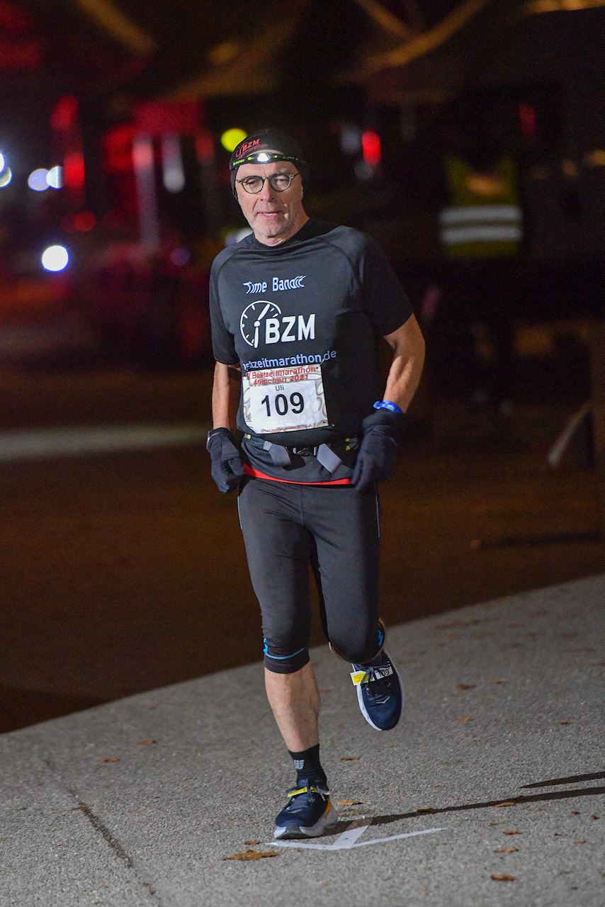 Bestzeitmarathon München - der Lauf gegen die Gesetze der Physik am 30.10.2021 in München Riem.
Fotograf
Hannes Magerstaedt
hannes@magerstaedt.de
Tel. +491728178700