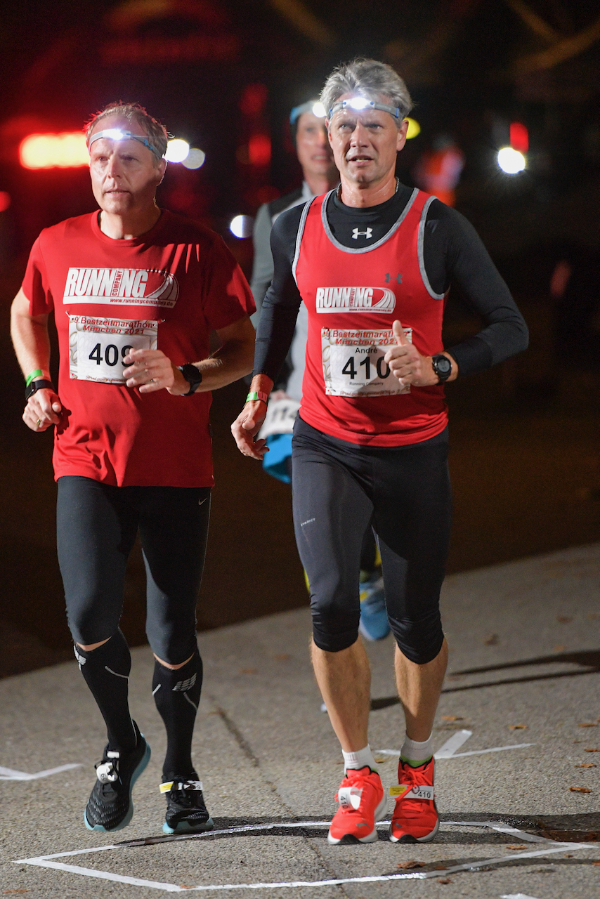 Bestzeitmarathon München - der Lauf gegen die Gesetze der Physik am 30.10.2021 in München Riem.
Fotograf
Hannes Magerstaedt
hannes@magerstaedt.de
Tel. +491728178700