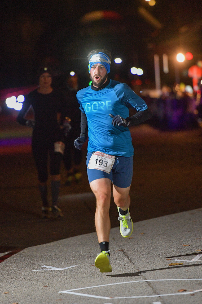 Bestzeitmarathon München - der Lauf gegen die Gesetze der Physik am 30.10.2021 in München Riem.
Fotograf
Hannes Magerstaedt
hannes@magerstaedt.de
Tel. +491728178700