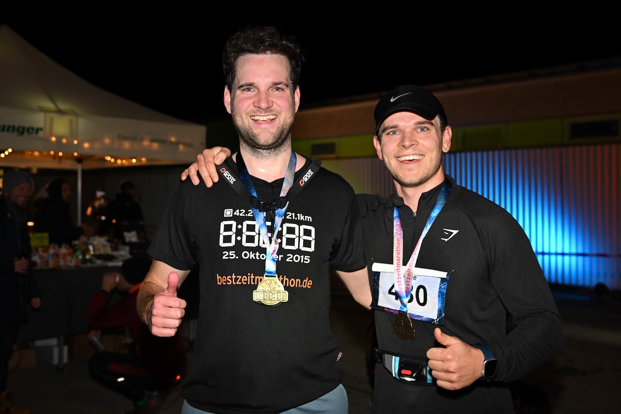 10. Bestzeitmarathon München
Der Lauf gegen die Gesetze der Physik am 29.10.2022 in München-Riem.
Fotocredit
Hannes Magerstaedt
hannes@magerstaedt.de
Tel.01728178700