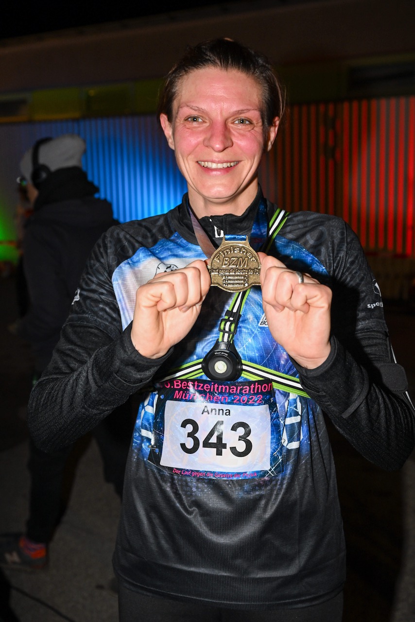 10. Bestzeitmarathon München
Der Lauf gegen die Gesetze der Physik am 29.10.2022 in München-Riem.
Fotocredit
Hannes Magerstaedt
hannes@magerstaedt.de
Tel.01728178700