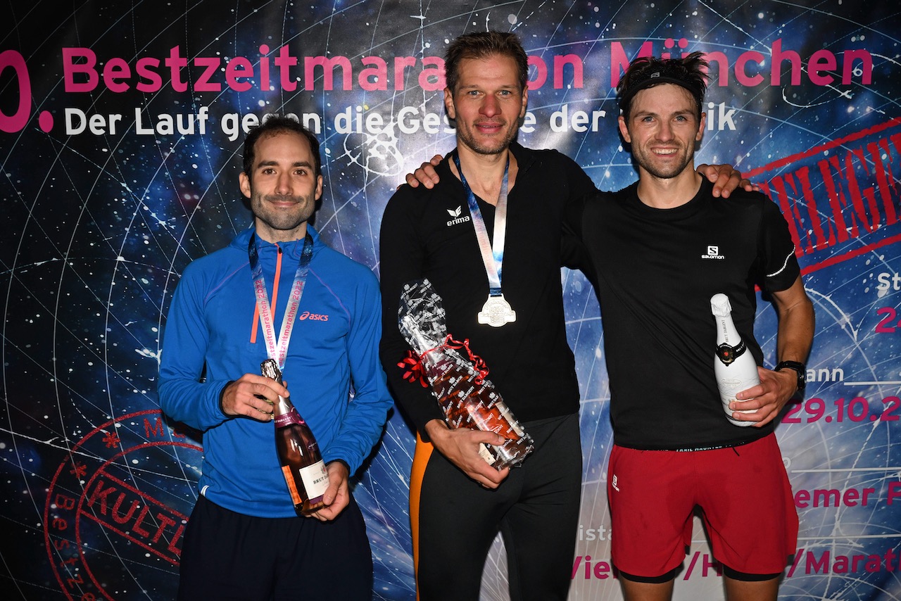 10. Bestzeitmarathon München
Der Lauf gegen die Gesetze der Physik am 29.10.2022 in München-Riem.
Fotocredit
Hannes Magerstaedt
hannes@magerstaedt.de
Tel.01728178700