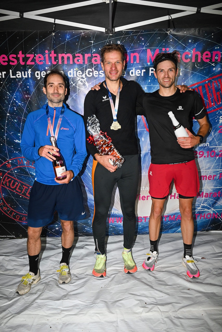 10. Bestzeitmarathon München
Der Lauf gegen die Gesetze der Physik am 29.10.2022 in München-Riem.
Fotocredit
Hannes Magerstaedt
hannes@magerstaedt.de
Tel.01728178700