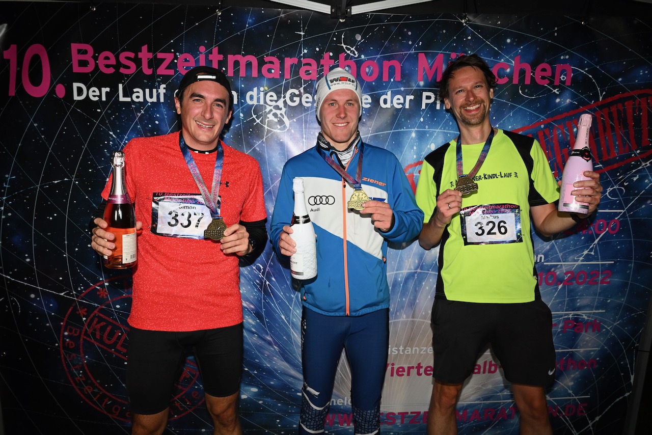 10. Bestzeitmarathon München
Der Lauf gegen die Gesetze der Physik am 29.10.2022 in München-Riem.
Fotocredit
Hannes Magerstaedt
hannes@magerstaedt.de
Tel.01728178700