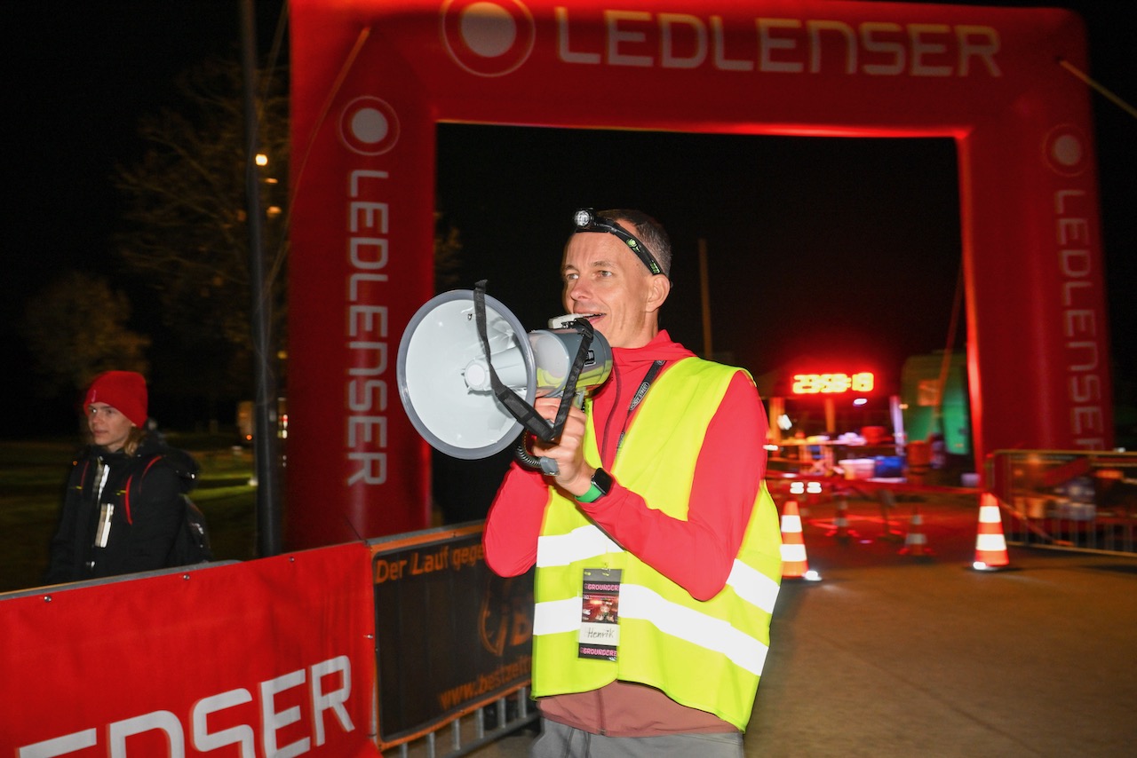 10. Bestzeitmarathon München
Der Lauf gegen die Gesetze der Physik am 29.10.2022 in München-Riem.
Fotocredit
Hannes Magerstaedt
hannes@magerstaedt.de
Tel.01728178700