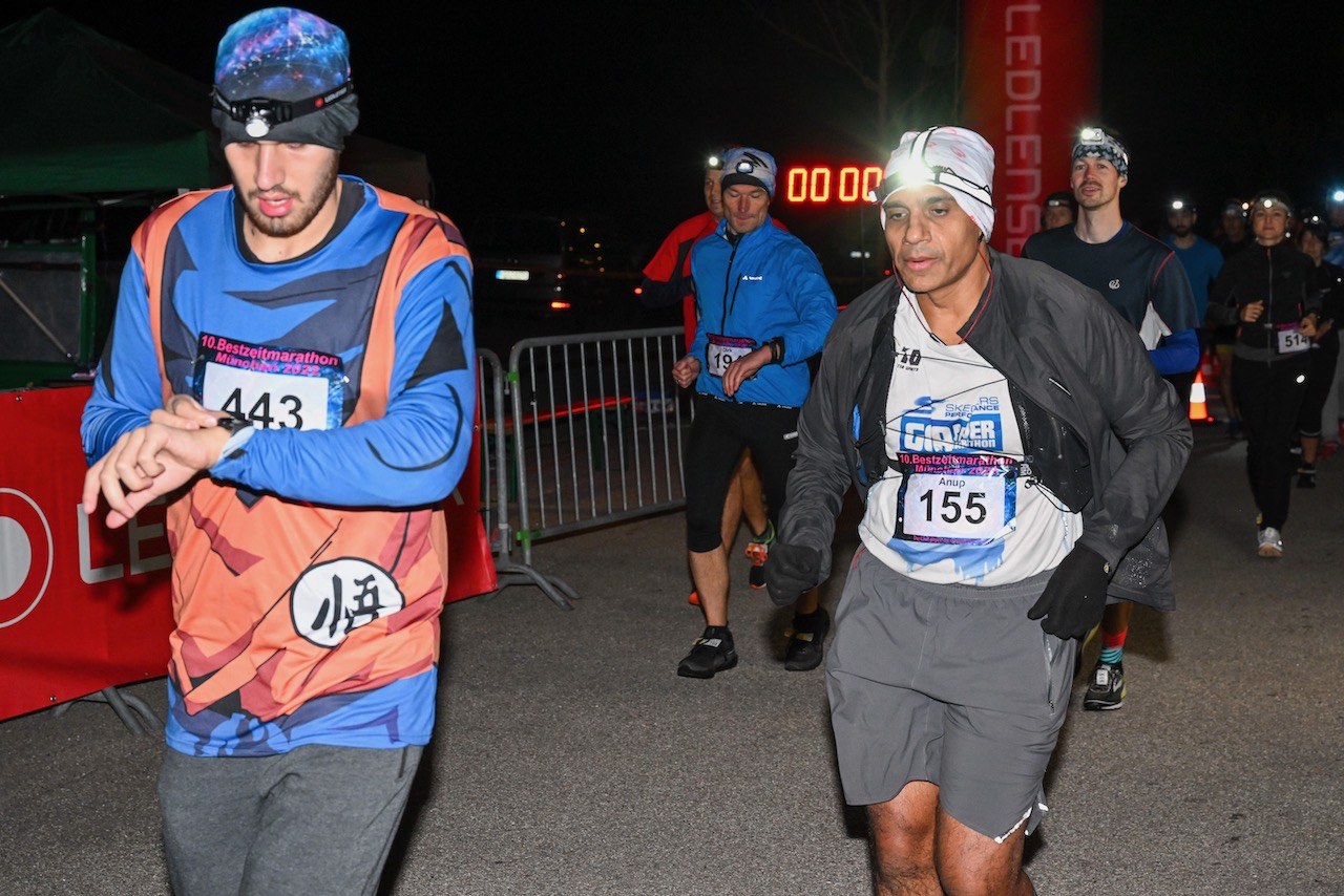 10. Bestzeitmarathon München
Der Lauf gegen die Gesetze der Physik am 29.10.2022 in München-Riem.
Fotocredit
Hannes Magerstaedt
hannes@magerstaedt.de
Tel.01728178700