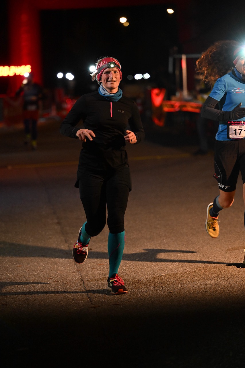 10. Bestzeitmarathon München
Der Lauf gegen die Gesetze der Physik am 29.10.2022 in München-Riem.
Fotocredit
Hannes Magerstaedt
hannes@magerstaedt.de
Tel.01728178700