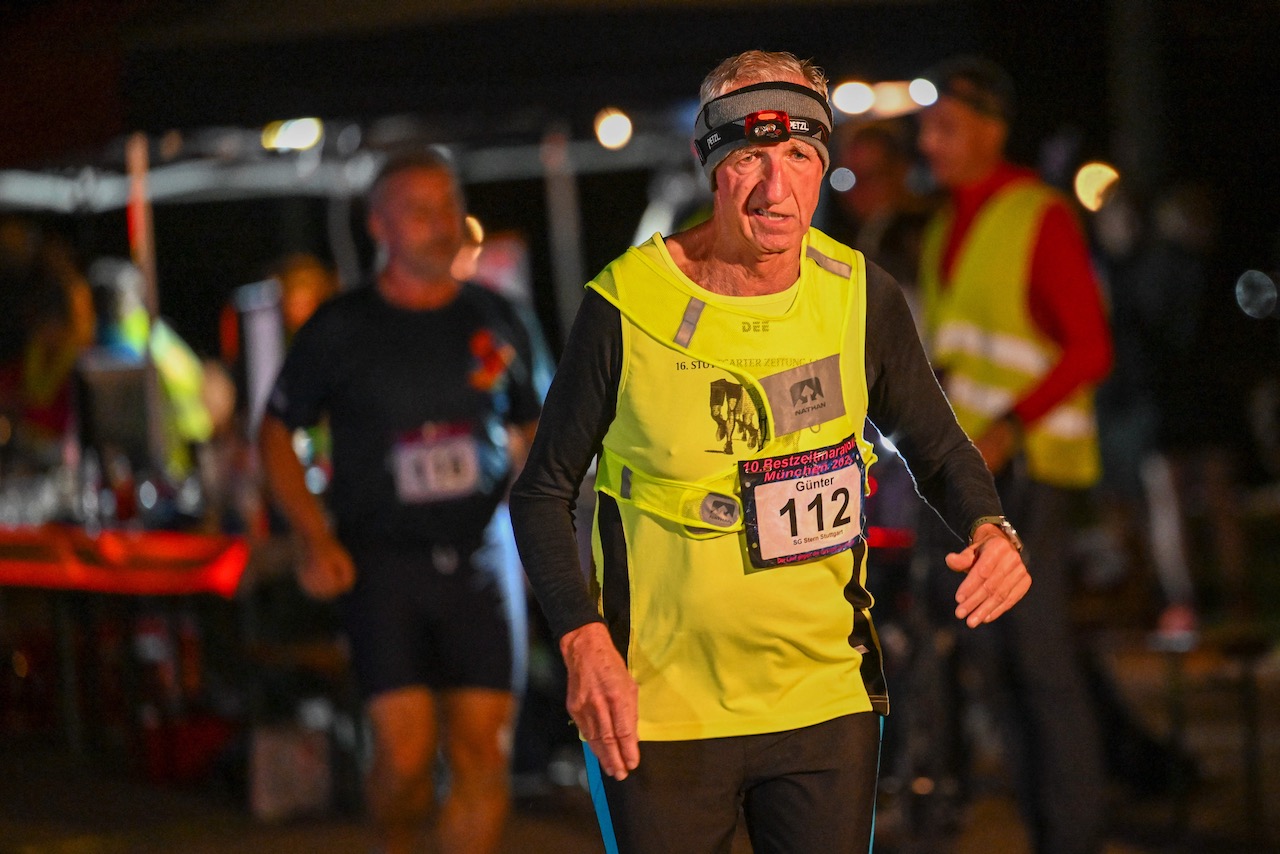 10. Bestzeitmarathon München
Der Lauf gegen die Gesetze der Physik am 29.10.2022 in München-Riem.
Fotocredit
Hannes Magerstaedt
hannes@magerstaedt.de
Tel.01728178700