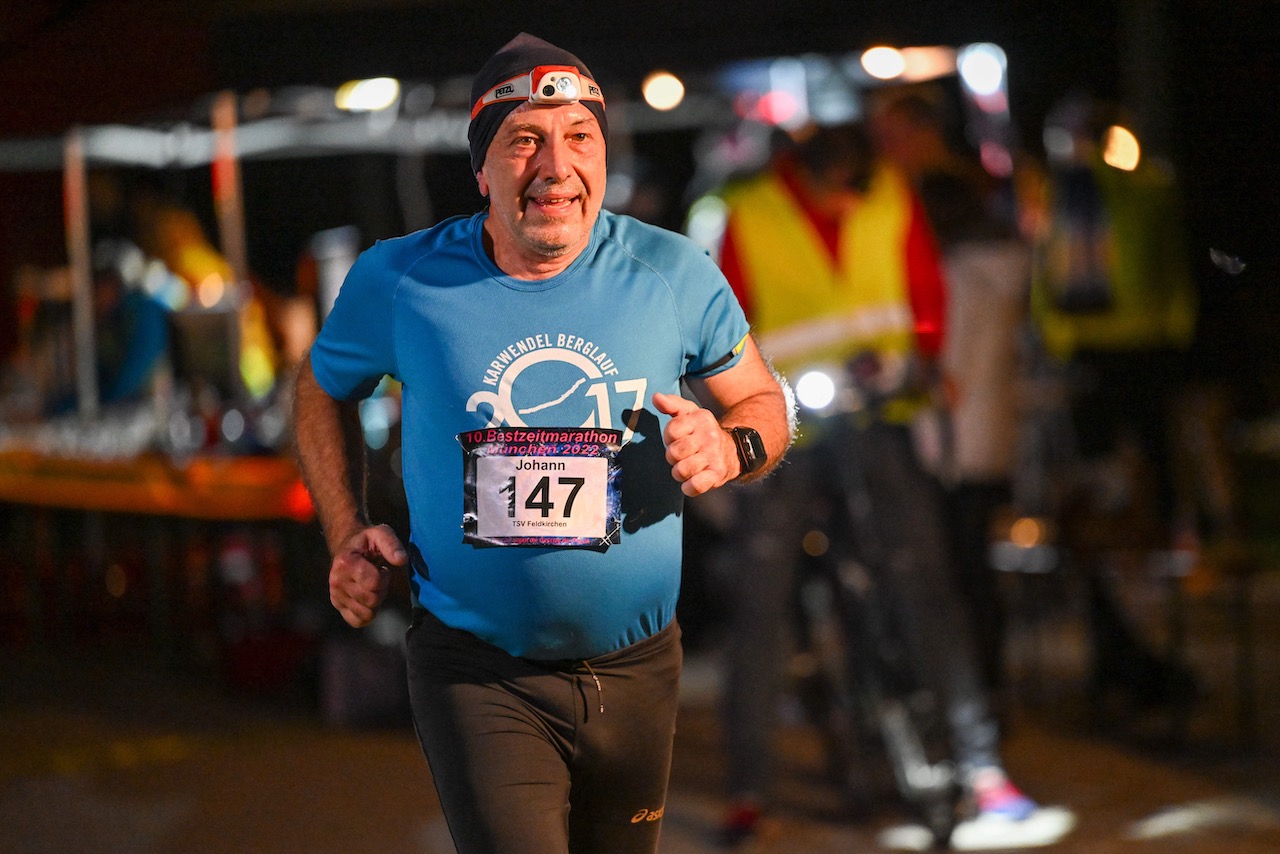 10. Bestzeitmarathon München
Der Lauf gegen die Gesetze der Physik am 29.10.2022 in München-Riem.
Fotocredit
Hannes Magerstaedt
hannes@magerstaedt.de
Tel.01728178700