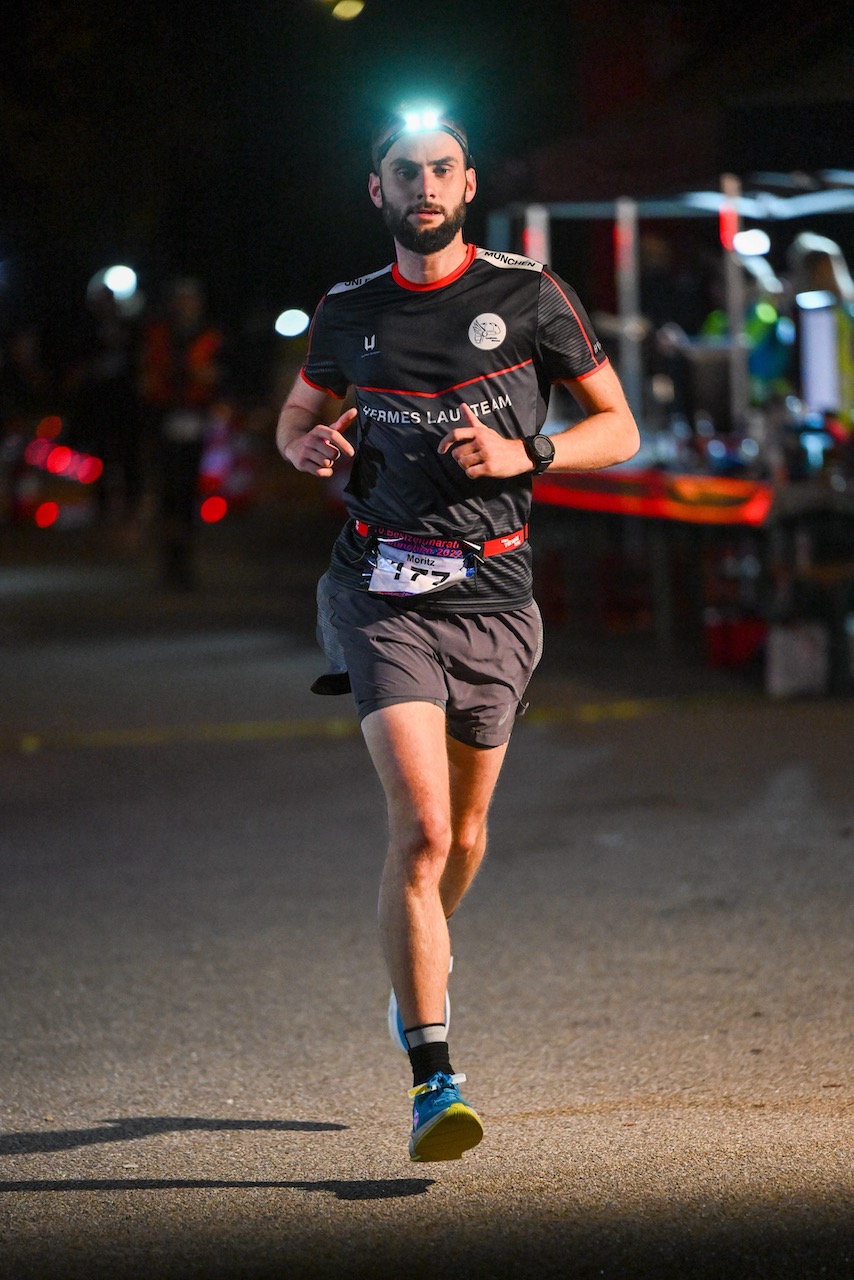 10. Bestzeitmarathon München
Der Lauf gegen die Gesetze der Physik am 29.10.2022 in München-Riem.
Fotocredit
Hannes Magerstaedt
hannes@magerstaedt.de
Tel.01728178700