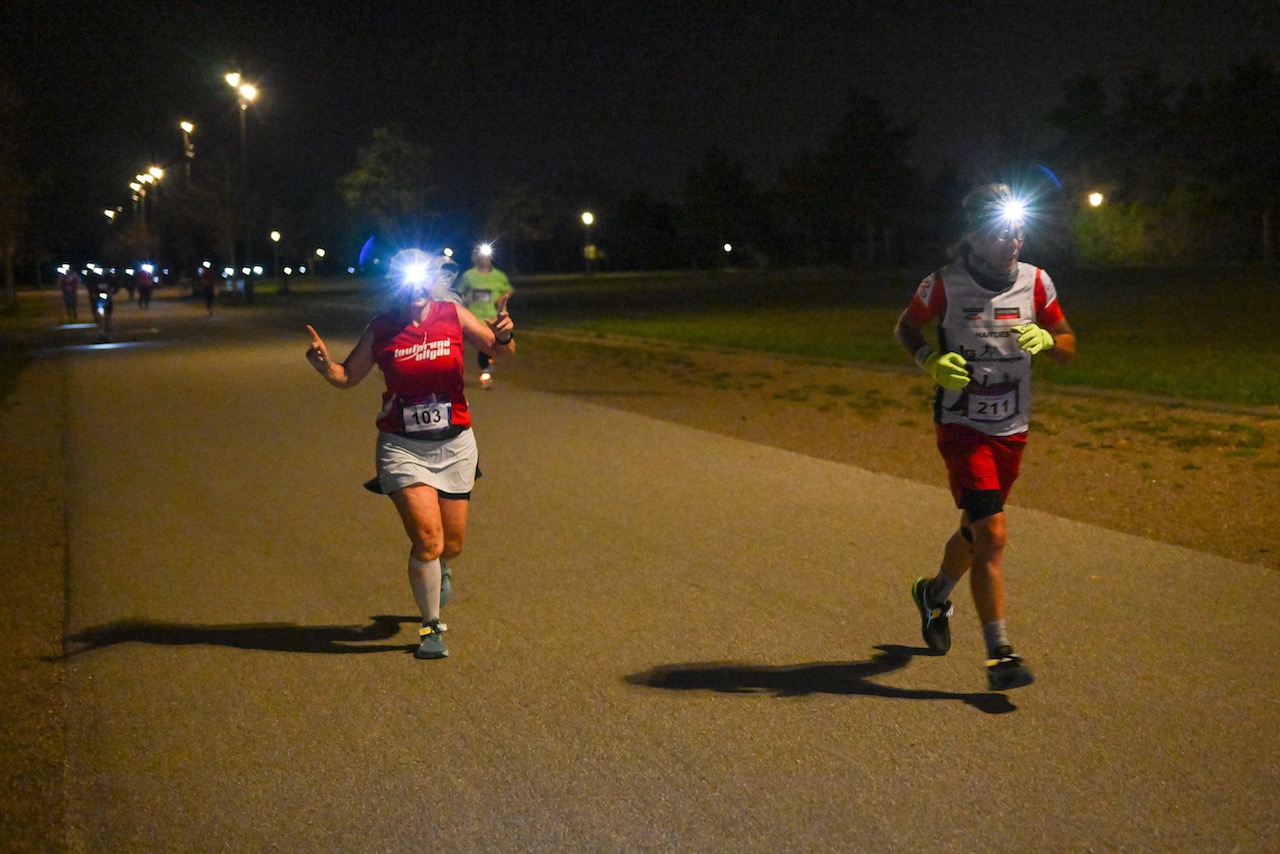 10. Bestzeitmarathon München
Der Lauf gegen die Gesetze der Physik am 29.10.2022 in München-Riem.
Fotocredit
Hannes Magerstaedt
hannes@magerstaedt.de
Tel.01728178700