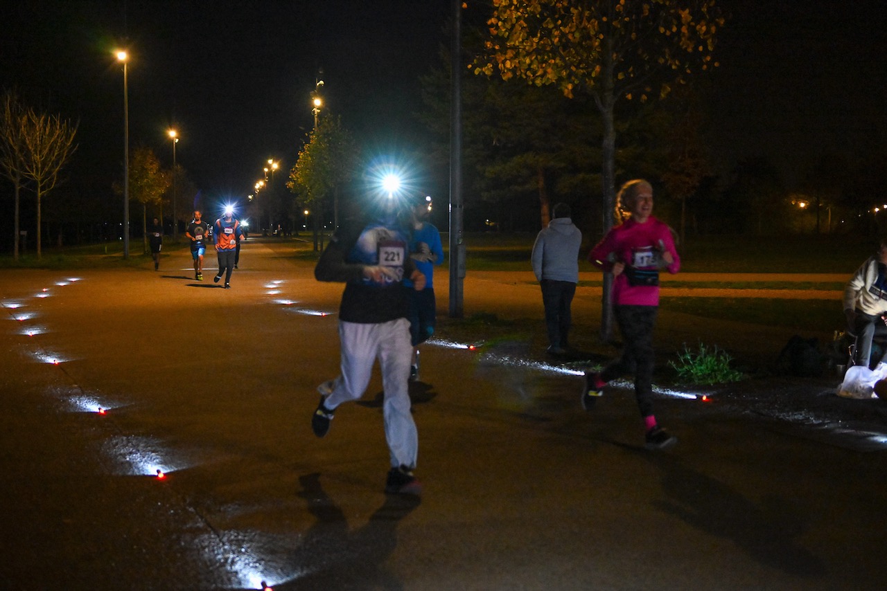 10. Bestzeitmarathon München
Der Lauf gegen die Gesetze der Physik am 29.10.2022 in München-Riem.
Fotocredit
Hannes Magerstaedt
hannes@magerstaedt.de
Tel.01728178700