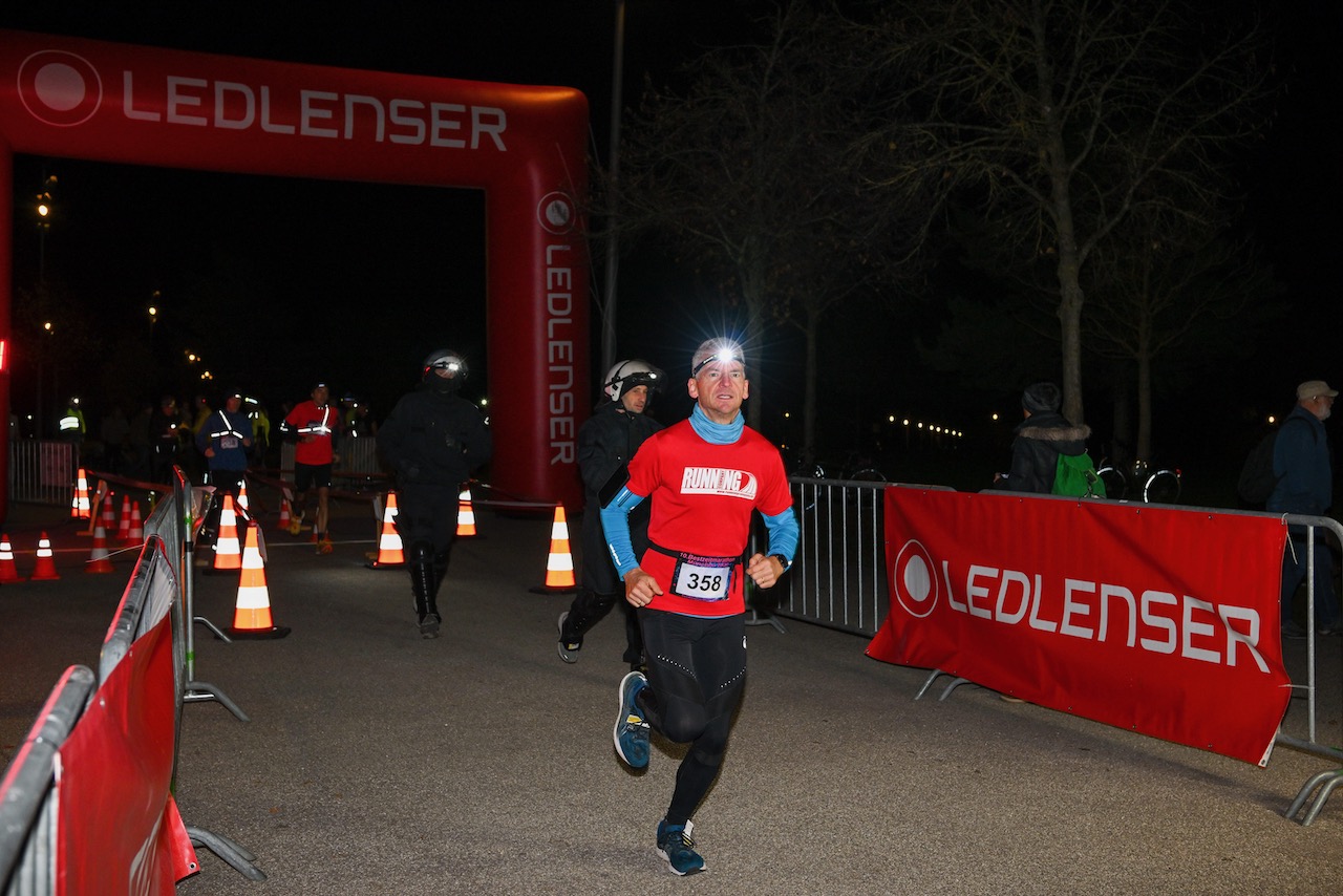 10. Bestzeitmarathon München
Der Lauf gegen die Gesetze der Physik am 29.10.2022 in München-Riem.
Fotocredit
Hannes Magerstaedt
hannes@magerstaedt.de
Tel.01728178700