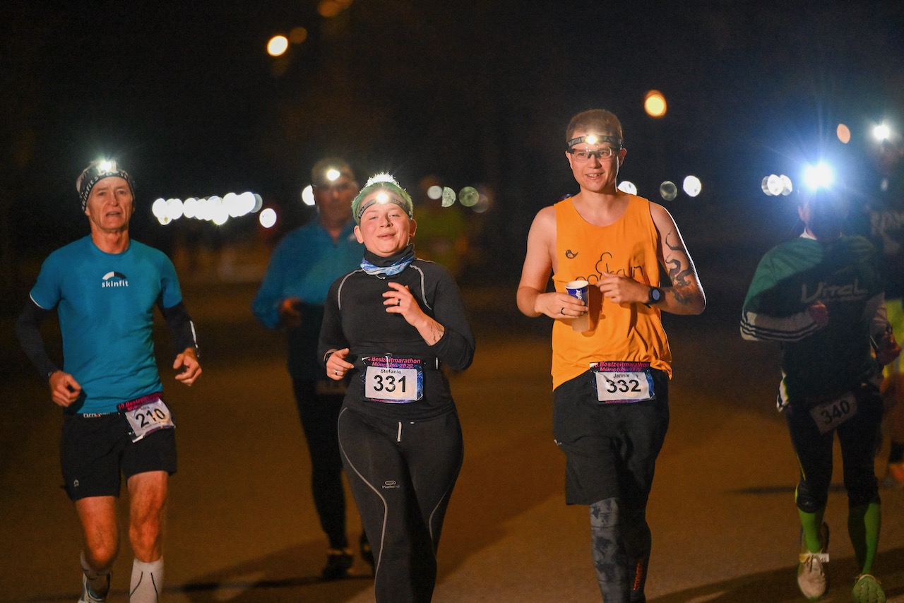 10. Bestzeitmarathon München
Der Lauf gegen die Gesetze der Physik am 29.10.2022 in München-Riem.
Fotocredit
Hannes Magerstaedt
hannes@magerstaedt.de
Tel.01728178700