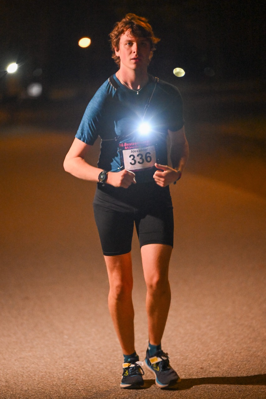 10. Bestzeitmarathon München
Der Lauf gegen die Gesetze der Physik am 29.10.2022 in München-Riem.
Fotocredit
Hannes Magerstaedt
hannes@magerstaedt.de
Tel.01728178700