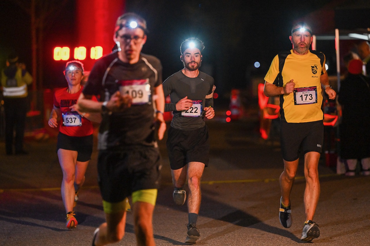 10. Bestzeitmarathon München
Der Lauf gegen die Gesetze der Physik am 29.10.2022 in München-Riem.
Fotocredit
Hannes Magerstaedt
hannes@magerstaedt.de
Tel.01728178700