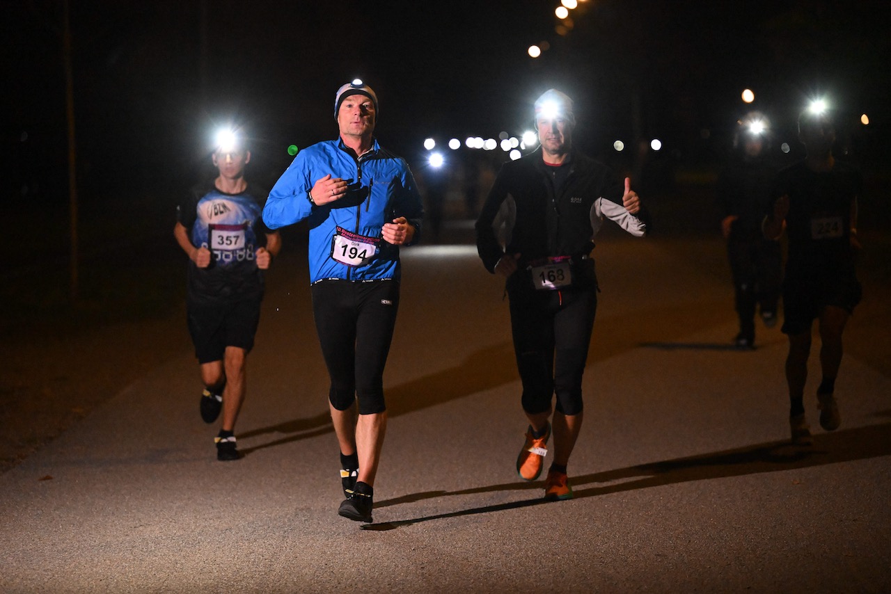 10. Bestzeitmarathon München
Der Lauf gegen die Gesetze der Physik am 29.10.2022 in München-Riem.
Fotocredit
Hannes Magerstaedt
hannes@magerstaedt.de
Tel.01728178700