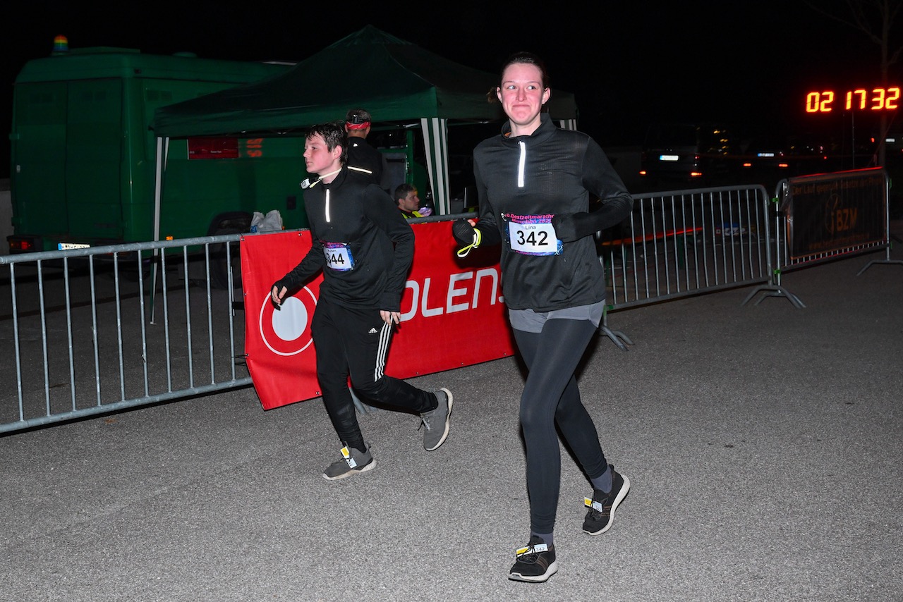 10. Bestzeitmarathon München
Der Lauf gegen die Gesetze der Physik am 29.10.2022 in München-Riem.
Fotocredit
Hannes Magerstaedt
hannes@magerstaedt.de
Tel.01728178700