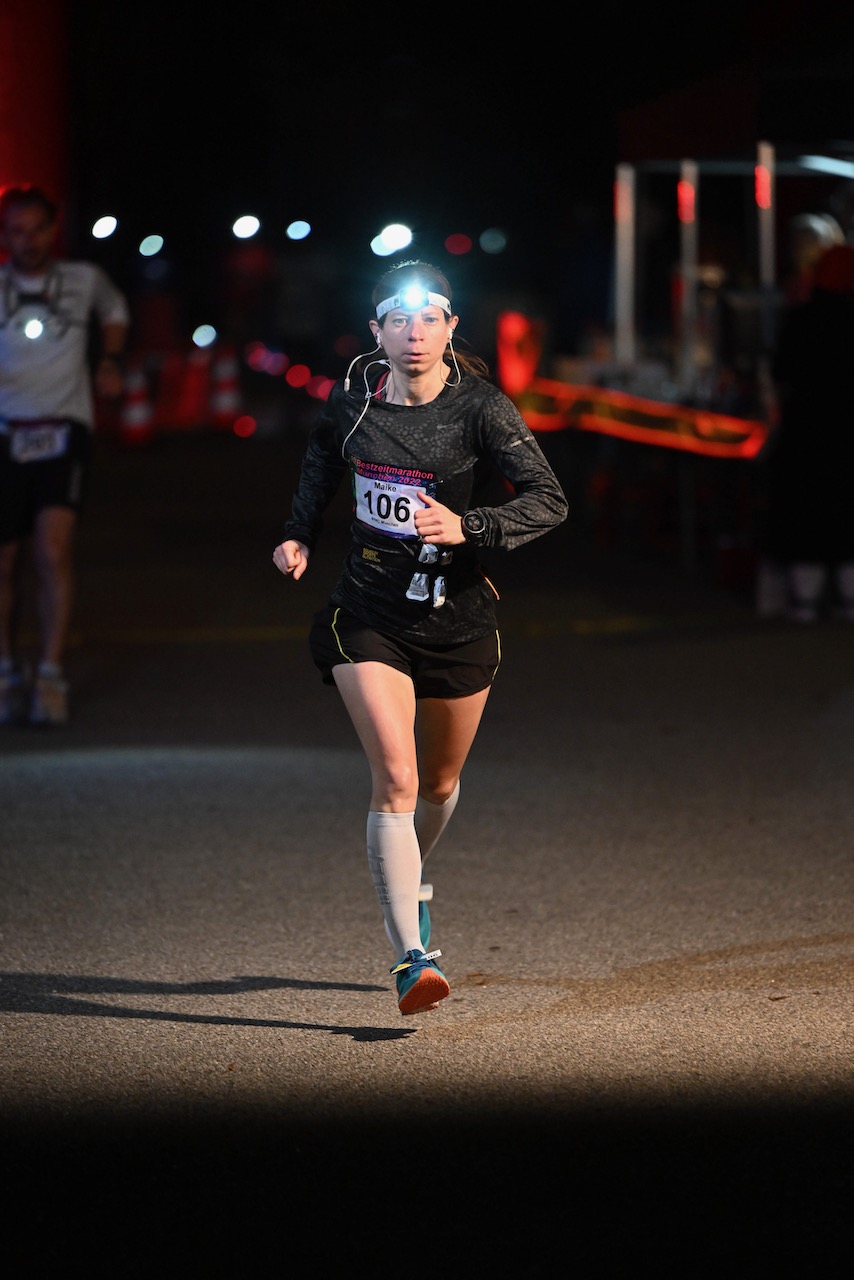 10. Bestzeitmarathon München
Der Lauf gegen die Gesetze der Physik am 29.10.2022 in München-Riem.
Fotocredit
Hannes Magerstaedt
hannes@magerstaedt.de
Tel.01728178700