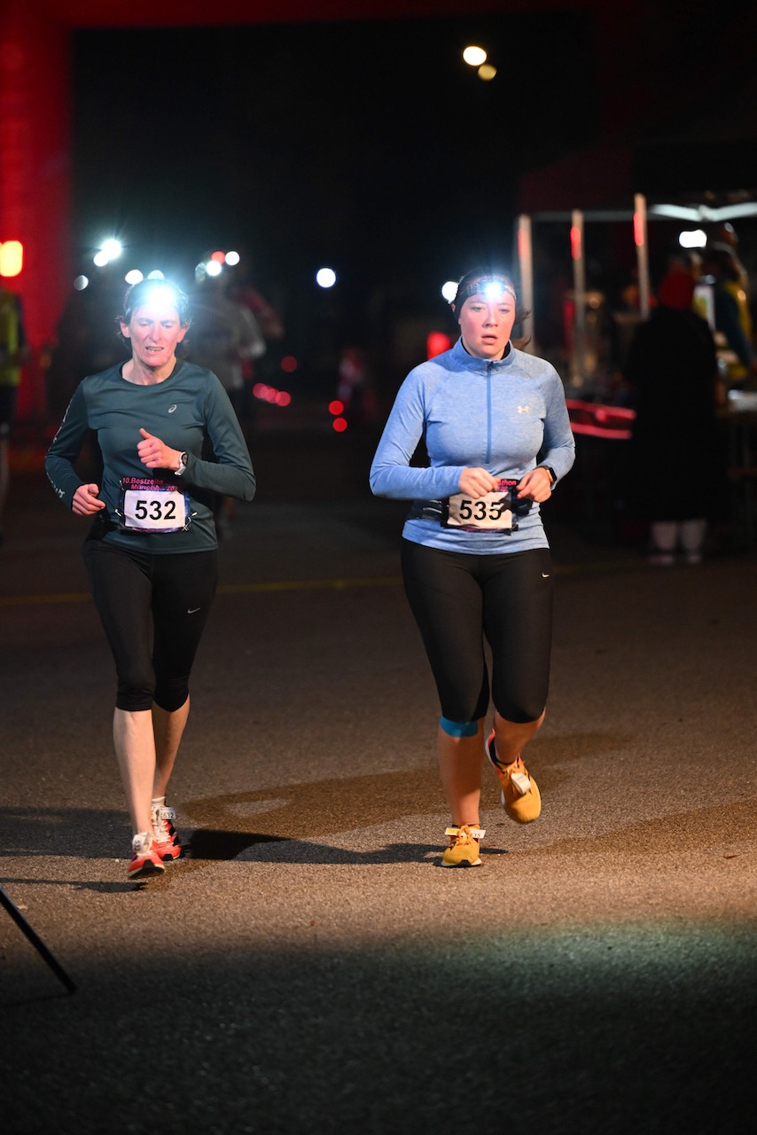 10. Bestzeitmarathon München
Der Lauf gegen die Gesetze der Physik am 29.10.2022 in München-Riem.
Fotocredit
Hannes Magerstaedt
hannes@magerstaedt.de
Tel.01728178700