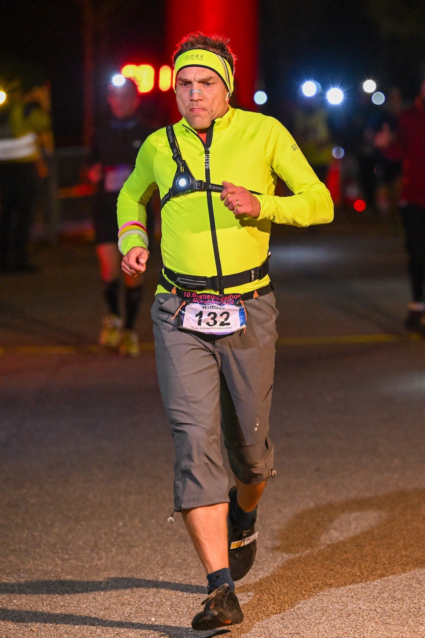 10. Bestzeitmarathon München
Der Lauf gegen die Gesetze der Physik am 29.10.2022 in München-Riem.
Fotocredit
Hannes Magerstaedt
hannes@magerstaedt.de
Tel.01728178700