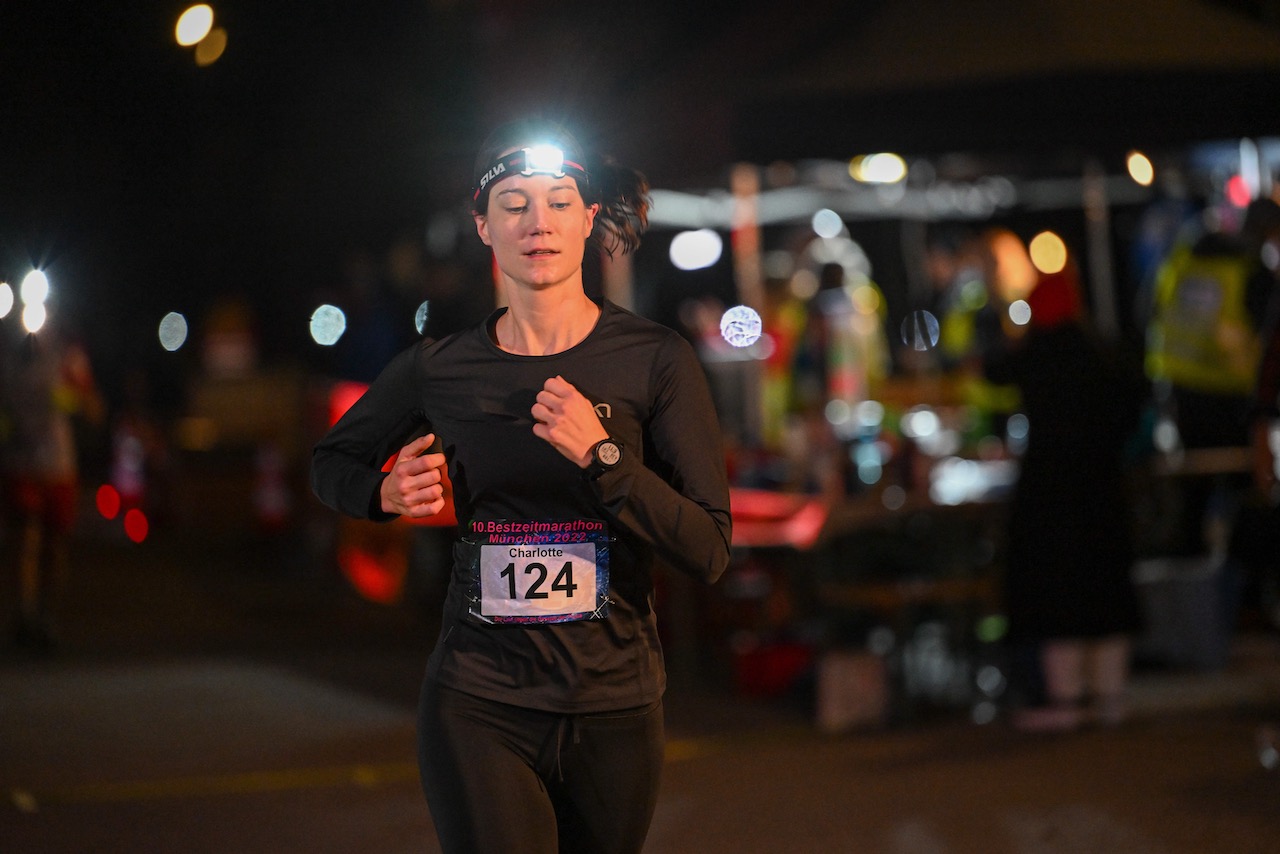 10. Bestzeitmarathon München
Der Lauf gegen die Gesetze der Physik am 29.10.2022 in München-Riem.
Fotocredit
Hannes Magerstaedt
hannes@magerstaedt.de
Tel.01728178700