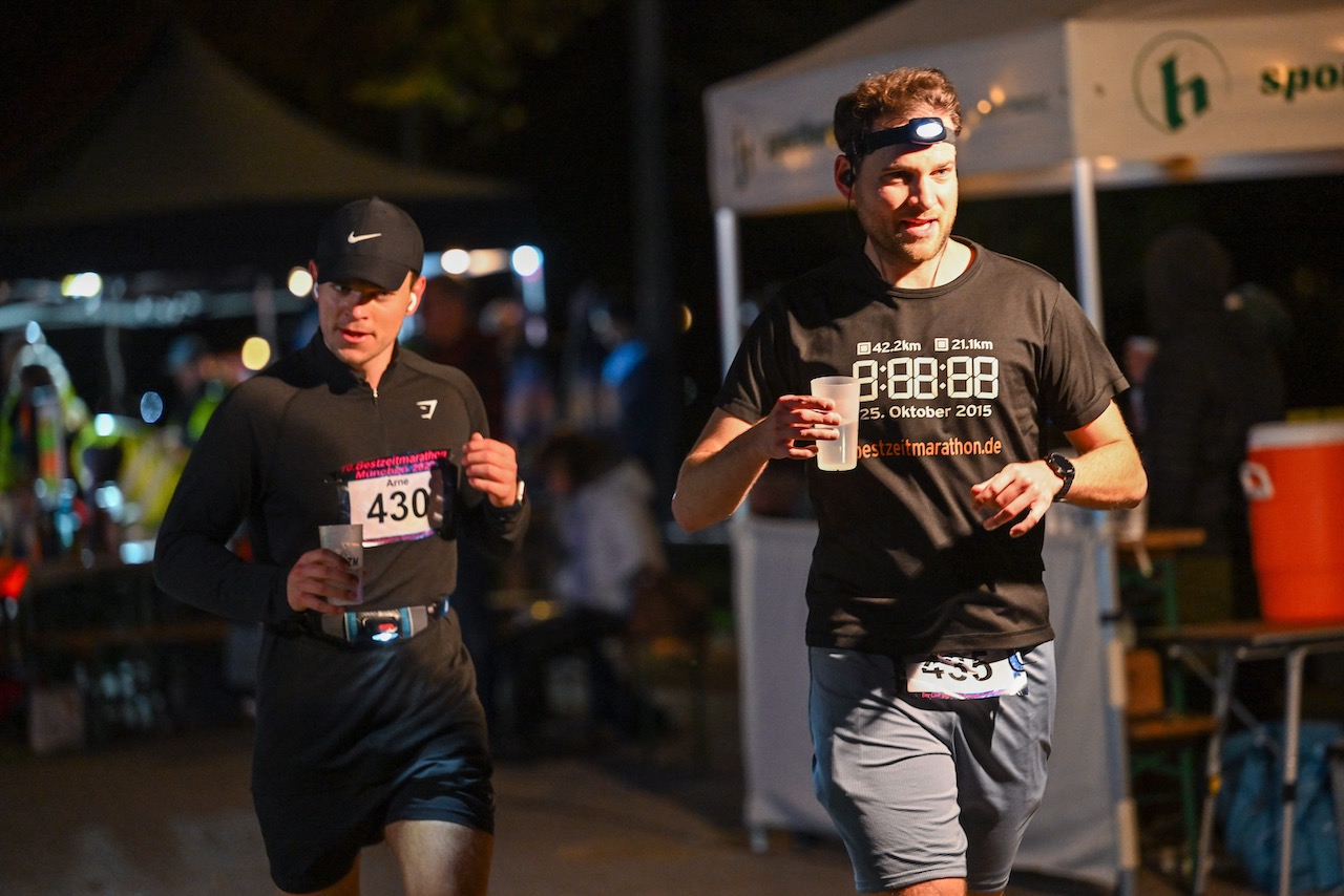 10. Bestzeitmarathon München
Der Lauf gegen die Gesetze der Physik am 29.10.2022 in München-Riem.
Fotocredit
Hannes Magerstaedt
hannes@magerstaedt.de
Tel.01728178700