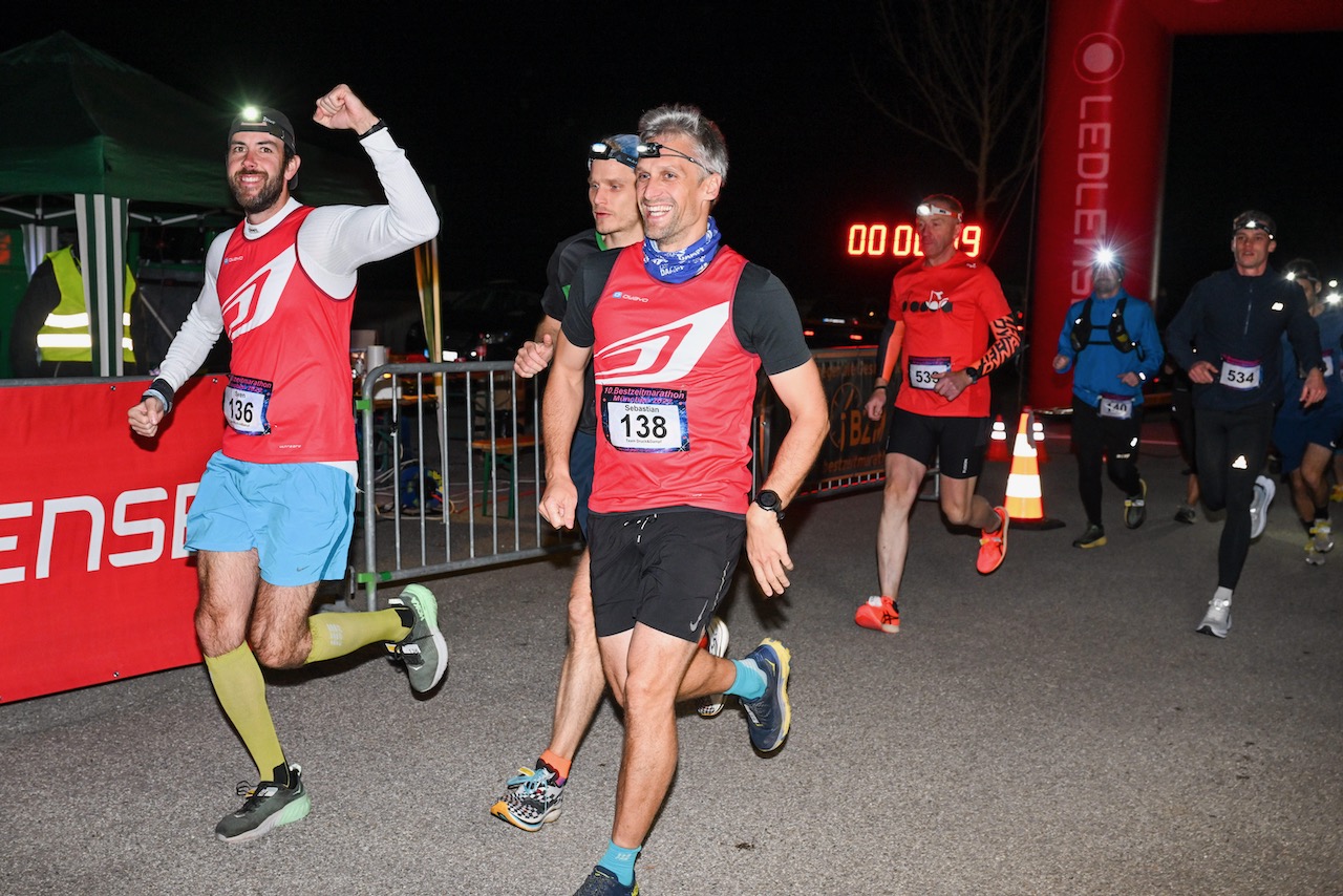 10. Bestzeitmarathon München
Der Lauf gegen die Gesetze der Physik am 29.10.2022 in München-Riem.
Fotocredit
Hannes Magerstaedt
hannes@magerstaedt.de
Tel.01728178700