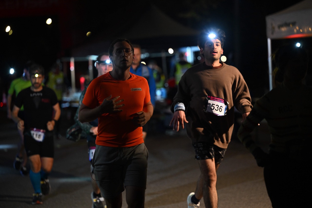 10. Bestzeitmarathon München
Der Lauf gegen die Gesetze der Physik am 29.10.2022 in München-Riem.
Fotocredit
Hannes Magerstaedt
hannes@magerstaedt.de
Tel.01728178700