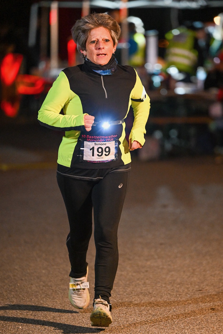 10. Bestzeitmarathon München
Der Lauf gegen die Gesetze der Physik am 29.10.2022 in München-Riem.
Fotocredit
Hannes Magerstaedt
hannes@magerstaedt.de
Tel.01728178700