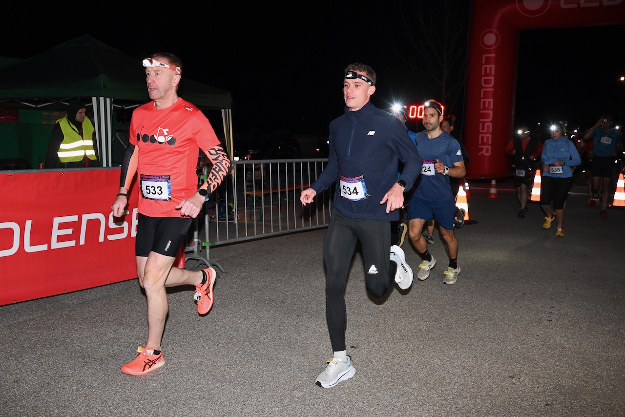 10. Bestzeitmarathon München
Der Lauf gegen die Gesetze der Physik am 29.10.2022 in München-Riem.
Fotocredit
Hannes Magerstaedt
hannes@magerstaedt.de
Tel.01728178700